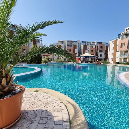 Studio Apartment With Balcony 300M From Beach Sunny Beach Ngoại thất bức ảnh