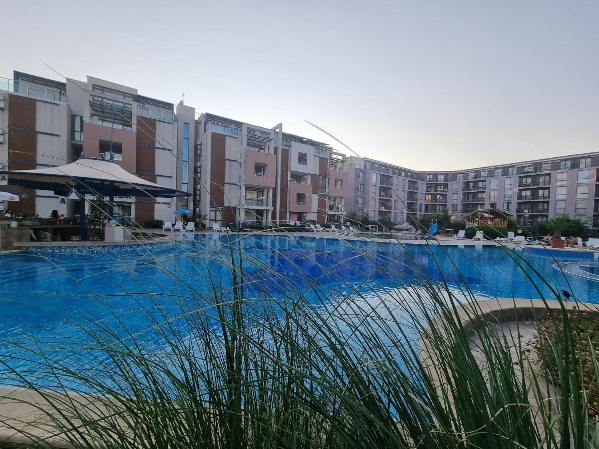 Studio Apartment With Balcony 300M From Beach Sunny Beach Ngoại thất bức ảnh