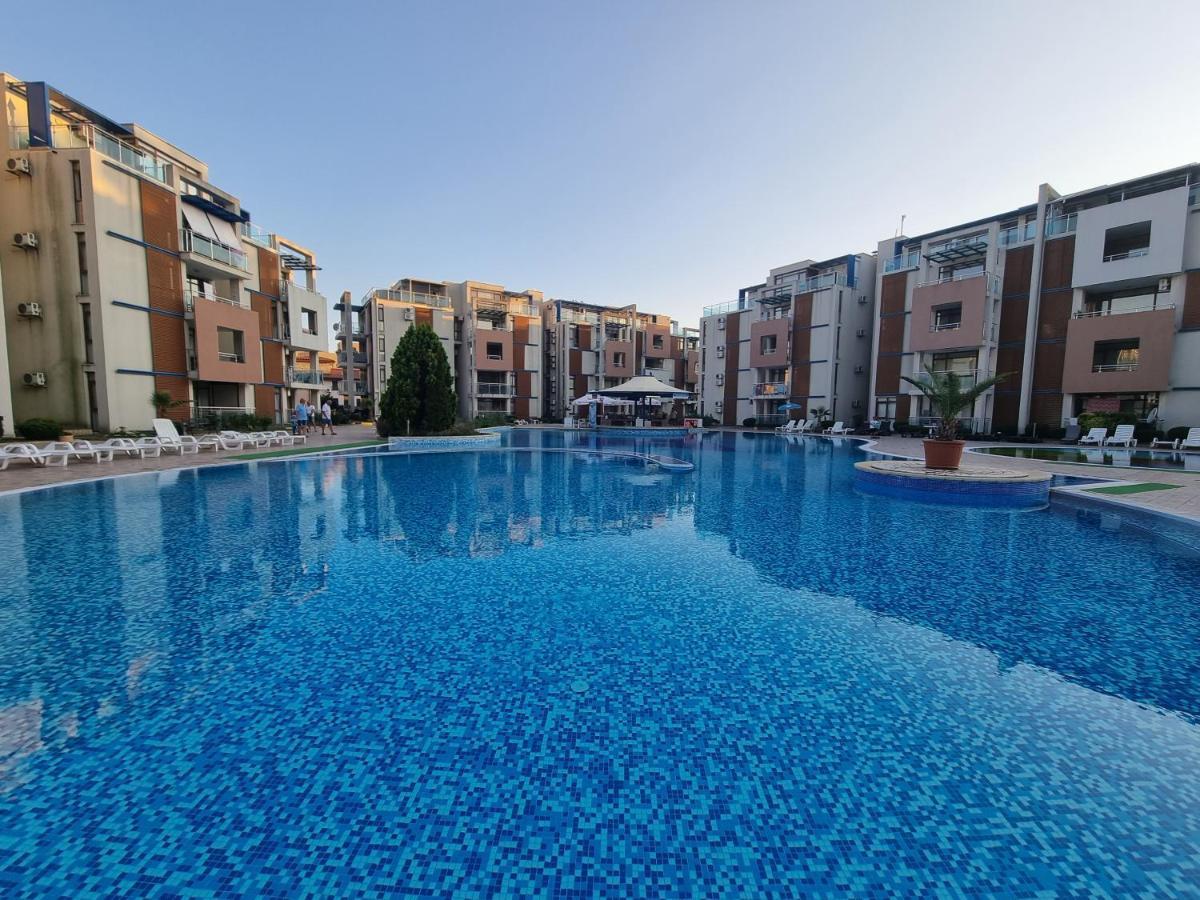 Studio Apartment With Balcony 300M From Beach Sunny Beach Ngoại thất bức ảnh