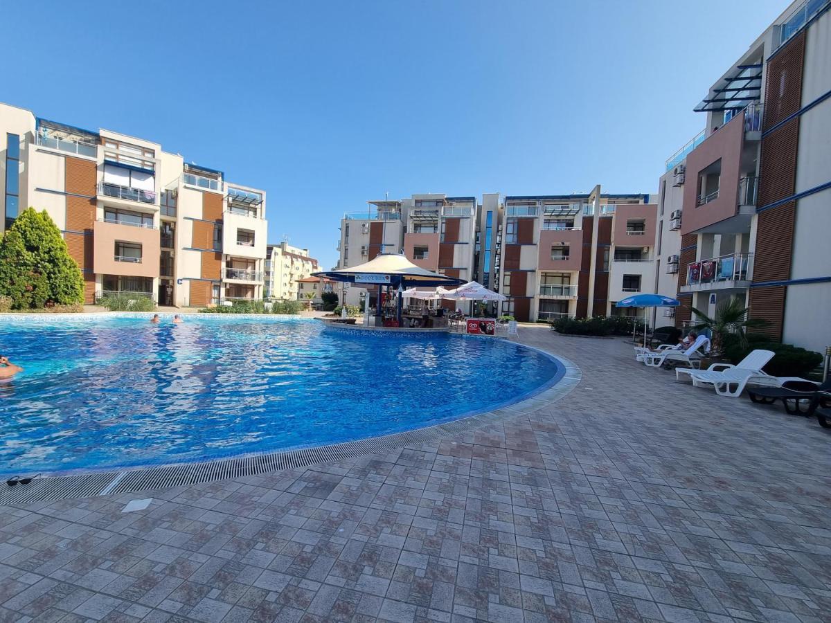 Studio Apartment With Balcony 300M From Beach Sunny Beach Ngoại thất bức ảnh