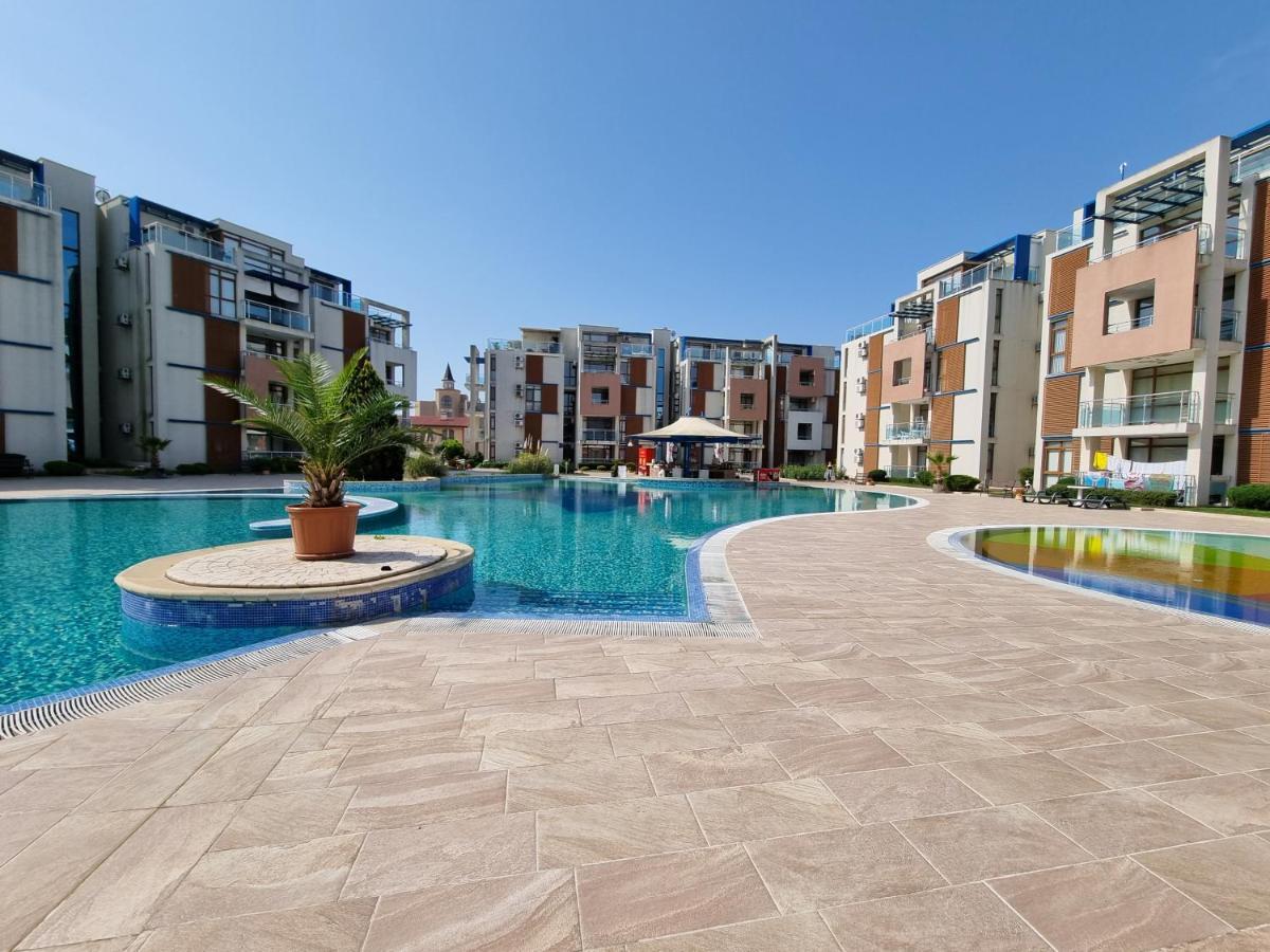 Studio Apartment With Balcony 300M From Beach Sunny Beach Ngoại thất bức ảnh
