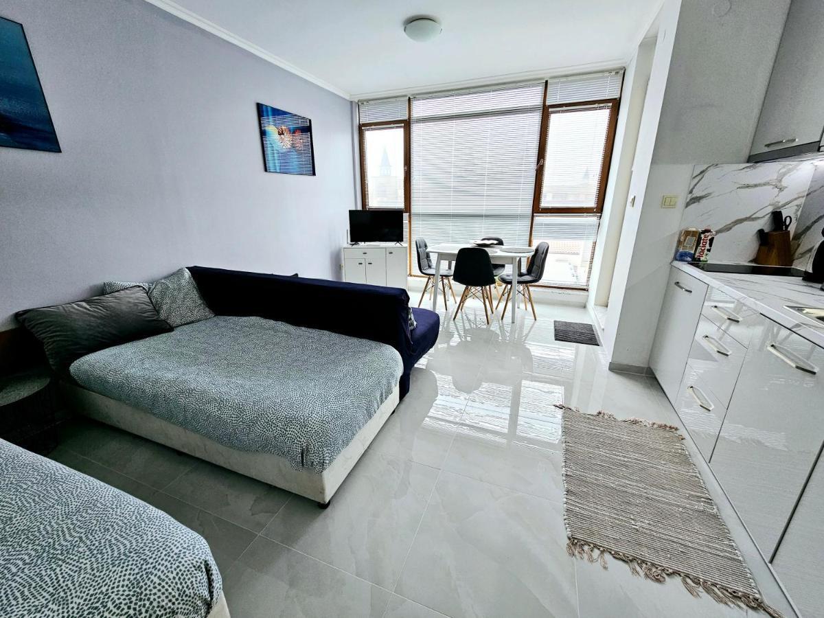 Studio Apartment With Balcony 300M From Beach Sunny Beach Ngoại thất bức ảnh