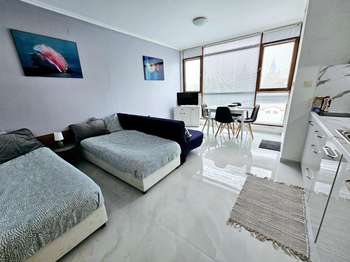 Studio Apartment With Balcony 300M From Beach Sunny Beach Ngoại thất bức ảnh
